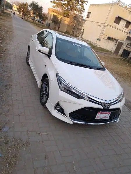 Toyota-Corolla-Altis-grande